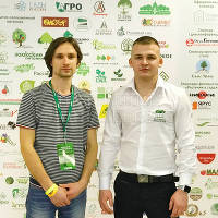 На конференции АППМ: приятные встречи (на фото Владимир Зуев и Валерий Дрожжинов)